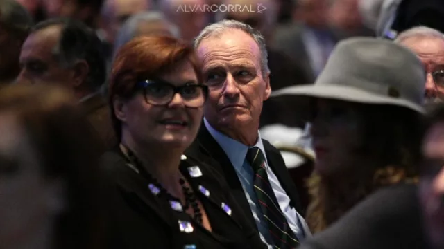 María Eugenia Pasquali, Manuel Tagle y, de sombrero, Cristina Schwander.