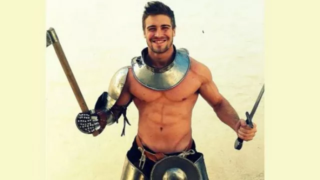 ¿Será éste el talento que presentará en el certamen Mr. World?