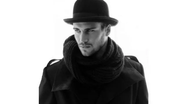 Ya con ropa, en su explotada faceta de modelo. 