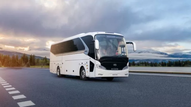 El Grupo Macri trae a la Argentina al gigante chino Higer para competir en el mercado de buses eléctricos y a gas