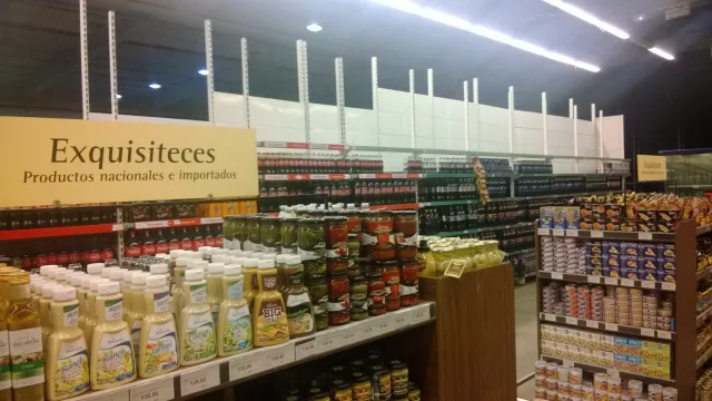 ¿Los últimos días de las exquisiteces? Al fondo avanzan las obras para montar los racks altos de ¡Mami! en Alto Verde