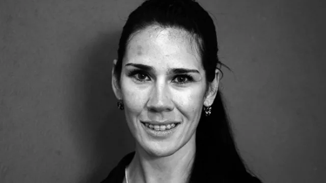 Elizabeth Schaefer, administrativa.