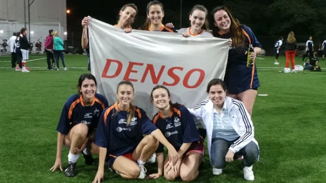 El equipo femenino de Denso.