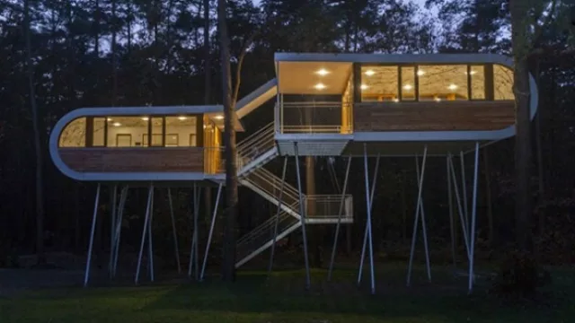 Una casa del árbol llevada a otra escala. 
