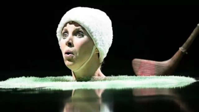 Golf, otro momento simpático y divertido con una pelotita inquieta.