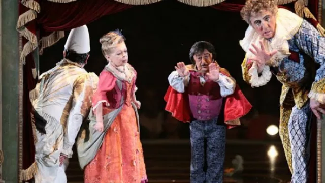 Un cuadro pequeño: Grigor y Valentyna Pahlevanyan en un sketch dentro de otro sketch.