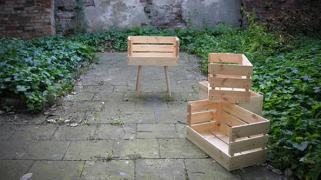 Con sólo unos retoques se puede hacer de un cajón una silla. 