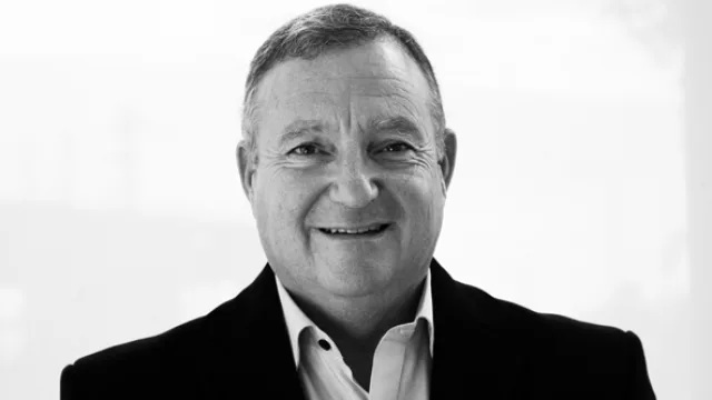 Edgardo Fernández Favarón, gerente comercial.