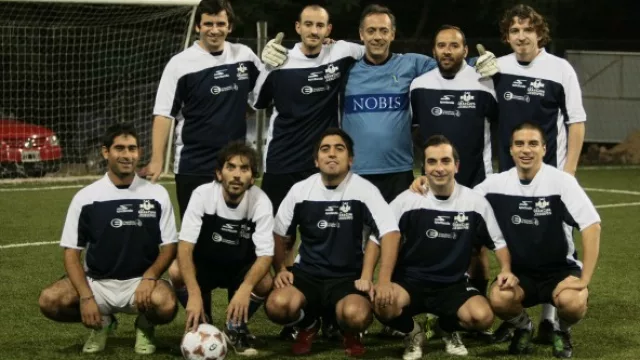  En un encuentro cerrado Nobis le ganó 1 a 0 a Consultores de Empresas.