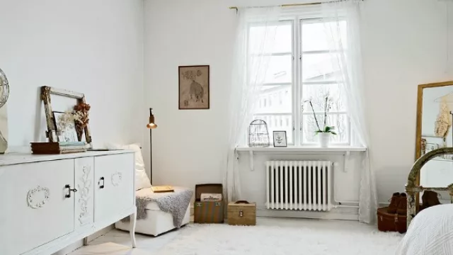 El uso de tonos claros es útil para reflejar la luz y hacer de un monoambiente un lugar espacioso.  