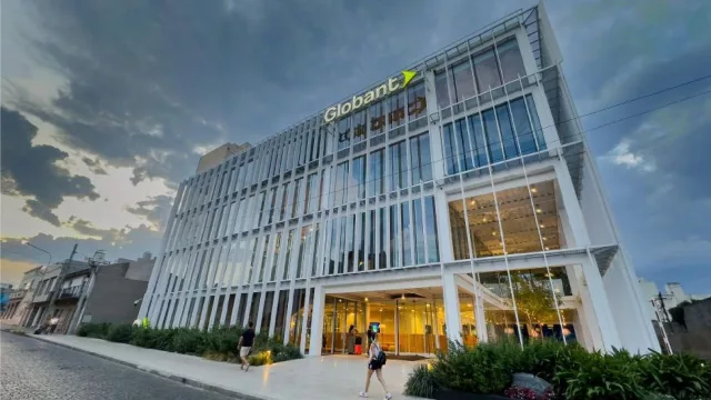 Chau hora facturable: Globant lanza Glob.AI y ahora le cobra a las empresas por resultado (no por gente sentada en el proyecto)