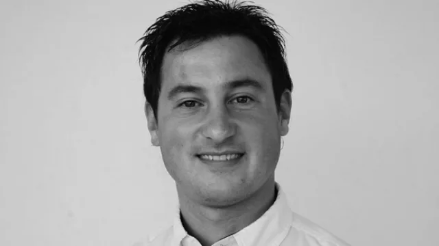 Santiago Far, jefe de Ventas.