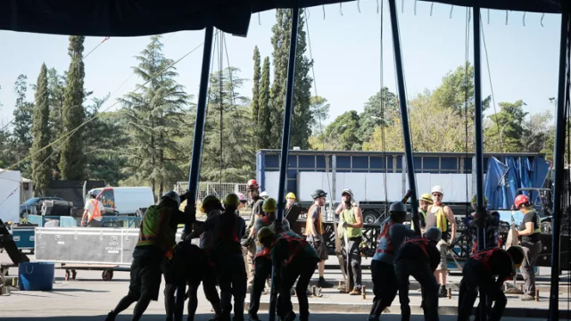 La carpa que instala la cooperativa canadiense tiene lugar para 2.521 personas.