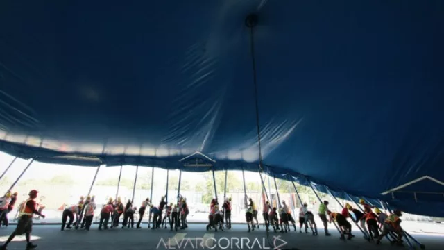 La carpa que instala la cooperativa canadiense tiene lugar para 2.521 personas.