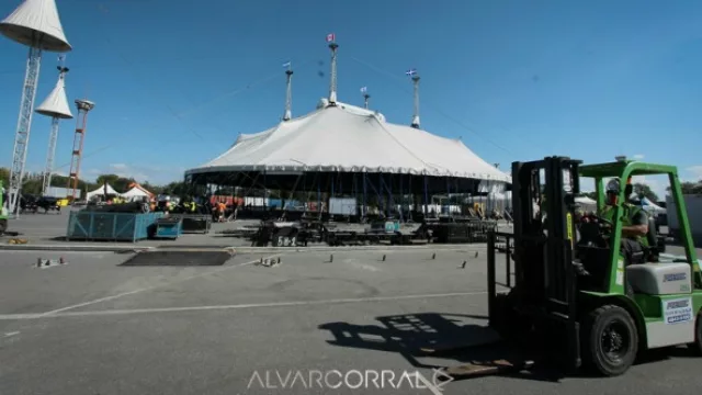 La carpa que instala la cooperativa canadiense tiene lugar para 2.521 personas.