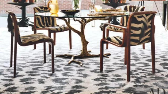 Y aquí un ejemplo de cómo dos estampados compiten y sobrecargan el ambiente: ¿cebra o leopardo? 