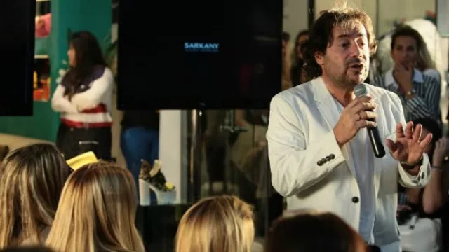 Sarkany durante su charla de moda repasando su historia y dando consejos de estilismo.