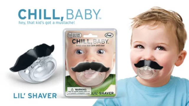 El chupete para bebés con mostacho incluido. Disponible en Fred & Friends.