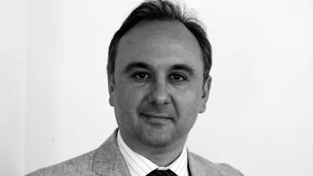 Sebastián Parra, director comercial.