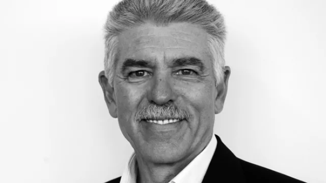 Alejandro Naum, presidente.