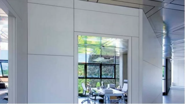 Los techos radiantes pueden moverse con facilidad para corroborar su funcionamiento o realizar cambios. 