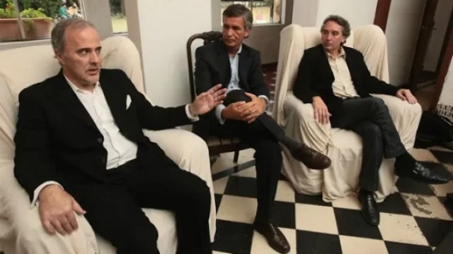 Fernando Gaido, de Amérian junto a Martín Massa, uno de los dueños de la propiedad y Héctor Colombo, intendente de Villa Allende.