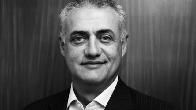 Pablo Rolando Calás, socio.