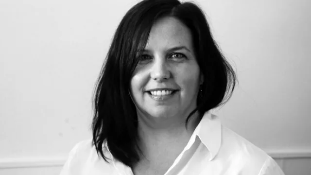 Natalia Guazaroni, Administración.