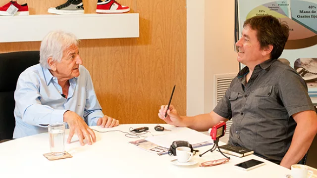 Un distribuidor de Capital Federal paga $ 170 por un par de zapatillas de lona pero en China el mismo cuesta US$ 5.