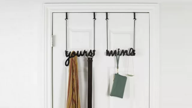 Percheros para los “colgados”