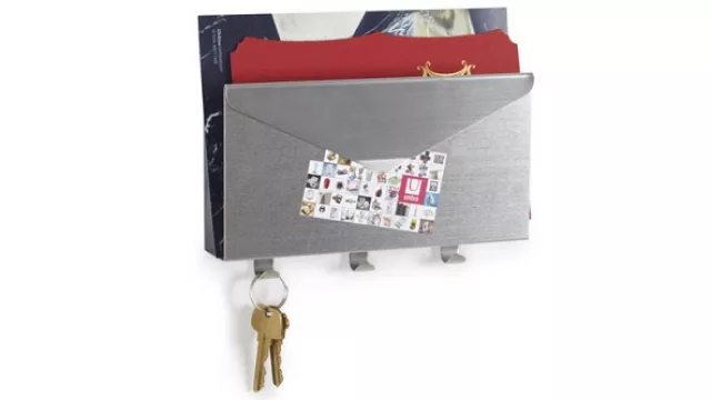  ¡Correo! Ideal para apilar los sobres y poner recordatorios con imanes.