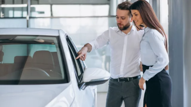 Comprar carro y moto en Colombia: tendencias del mercado y cómo financiar un vehículo