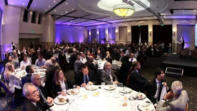 Más de 300 empresarios se dieron cita en el Holiday Inn para escuchar a Macri.