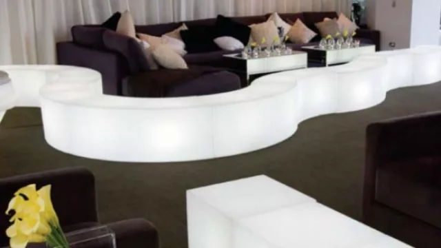 Asientos ideales para delimitar espacios e iluminarlos.