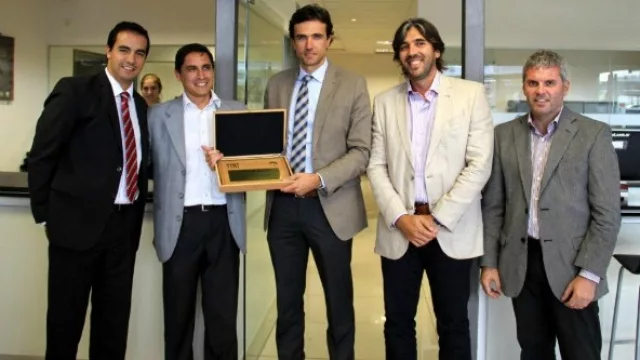 Las autoridades de Motcor recibieron la distinción de parte de la automotriz italiana. 