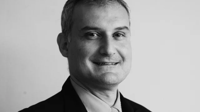 Pablo  Manzone, jefe de Recepción NH Urbano.