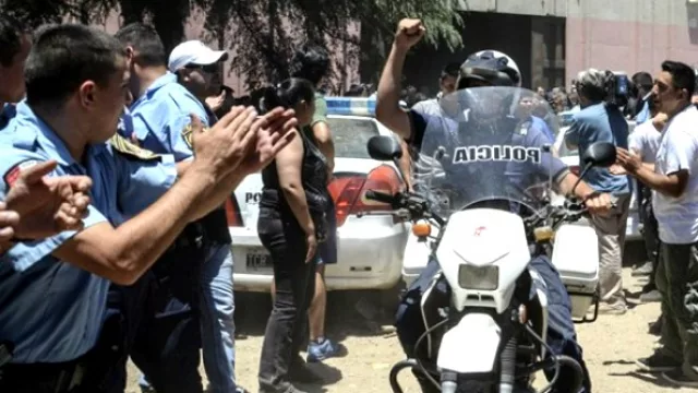 Un comisario gana 40% más que un director de escuela (distorsiones que marcan prioridades)