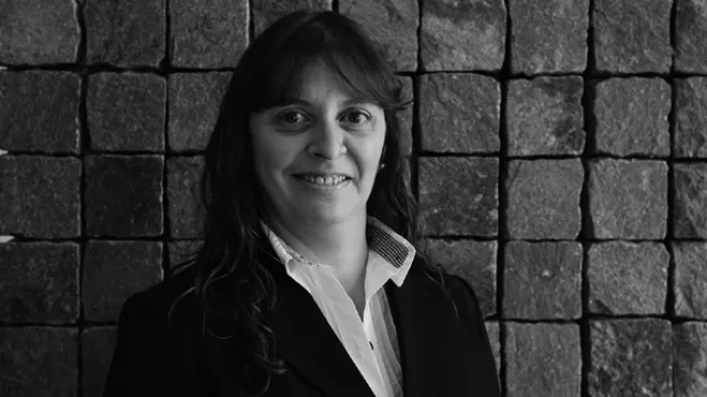 Mónica Orlovas, Gobernanta.