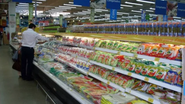 Supermercados: ventas caerían 2% este año (familias cambian hábitos y stockean más)