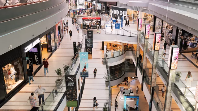 Caen las ventas de indumentaria pero llegan H&M, Kiabi y Victoria Secret: ¿qué está pasando en los shoppings argentinos?