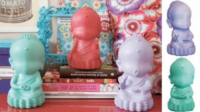 Budas soco, en distintas posiciones para meditar (o pisar los libros ;) ). Disponible online en Princesas Deco & Design.