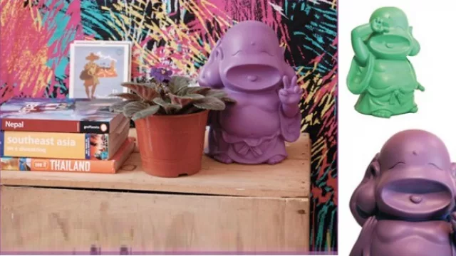 Buda Bart, con facciones más cómic que el resto más tradicionalista y realista. Disponible online en Princesas Deco & Design.