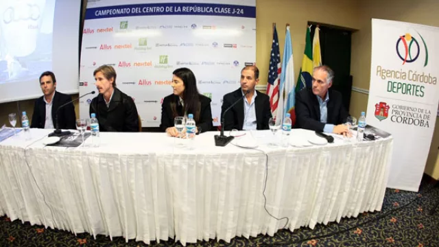 Representantes del Club Náutico Córdoba y del 400 Yacht Club.