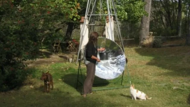 La cocina solar ya funciona en una vivienda familiar de Córdoba.