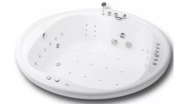 Simulando una fuente de parque, el hidromasaje Fontana cuenta con una capacidad de 500 litros y -dependiendo del modelo- entre 22 a 26 jets. 