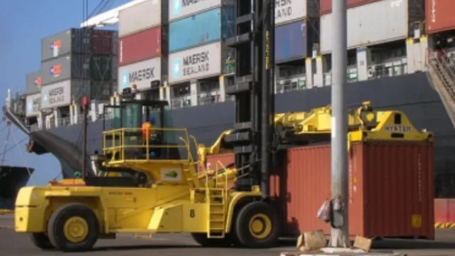 Ahora que aprueban las DJAI los bancos no tienen dólares (siempre falta 5 para el peso)