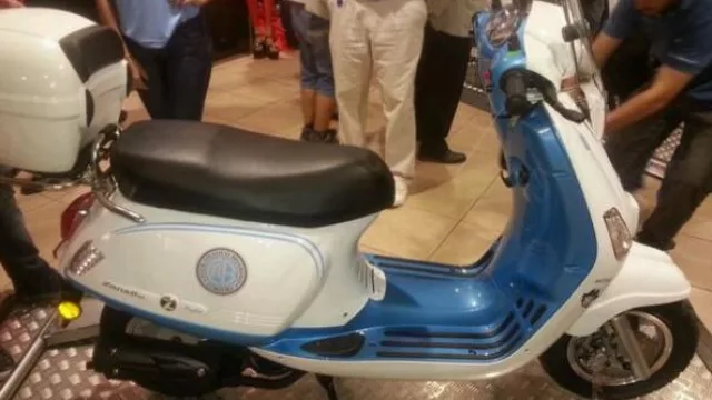 Las motos tienen los colores de cada club, sus respectivos escudos y una “calco” pirata.