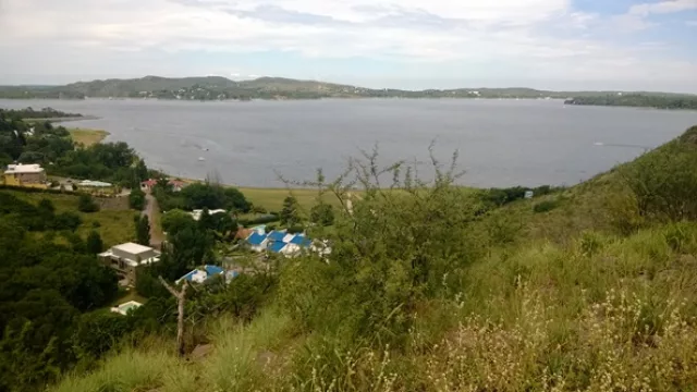 Con vista a Embalsina, una suerte de “Beverly Hills” de las sierras de Córdoba.