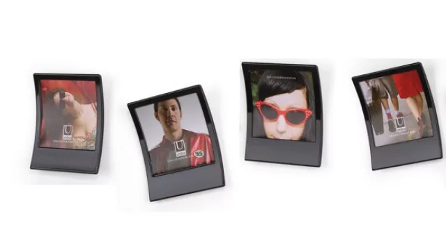 Como las cámaras Polaroid estos marcos imitan la ductilidad del papel. (Disponible en Umbra).