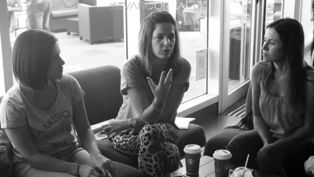 Jazmín Chebar, UES 21 y Córdoba Shopping